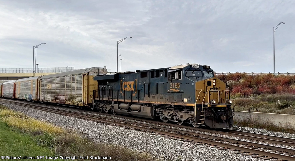 CSX 3165 leads I138.